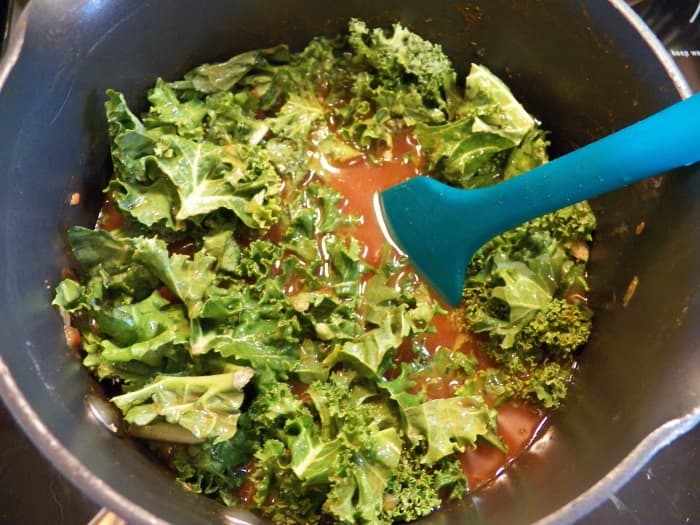 Is it true that there are "superfoods" like Kale that everyone ought to eat regularly to be healthy?