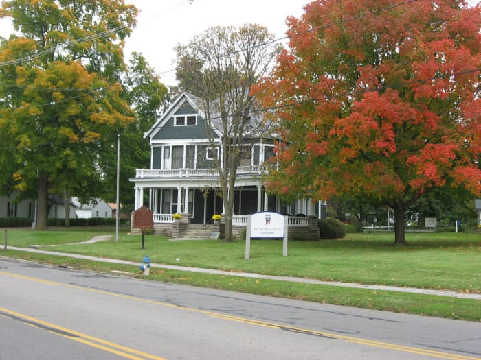 Warren G Harding's HouseLocated at 380 Mount Vernon Avenue, Marion, OH. From it, he conducted his successful front porch campaign for president in 1920. Built in 1891, it was Harding's home until he moved to White House in 1921. Now it is a National