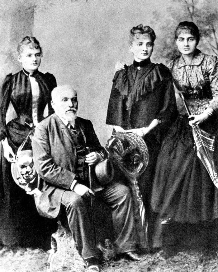 Her father Wladyslaw Skłodowski and her sisters Bronisława and Helena (1890).