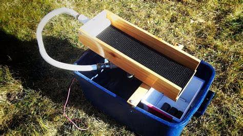 A recirculating sluice uses water over and over again to wash paydirt. These are very handy where water is limited.