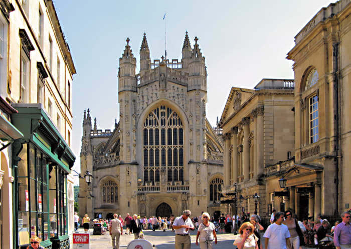 Bath Abbey; the Roman Baths are on the immediate right of the abbey, and the Pump Room is next to the baths