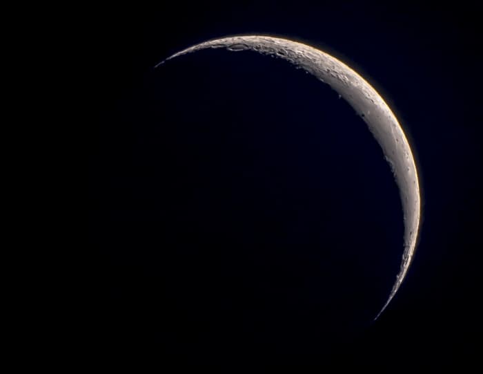 Moon's Crescent always points towards the Sun
