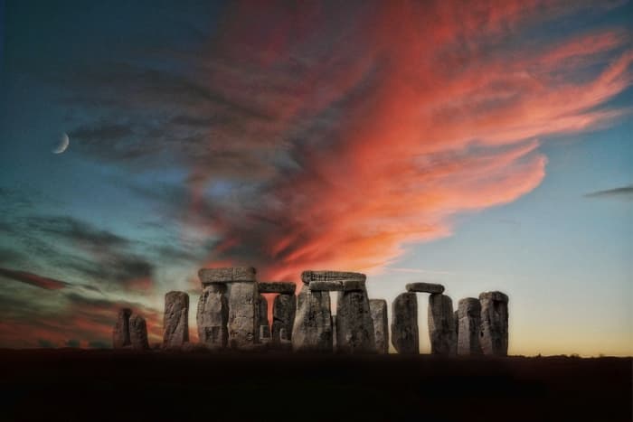 Although it is agreed that Stonehenge is thousands of years old, archaeologists don't fully. agree on its age. It is thought to have been built between 2000 and 3000 BC. Part of the problem is that the site evolved over time.