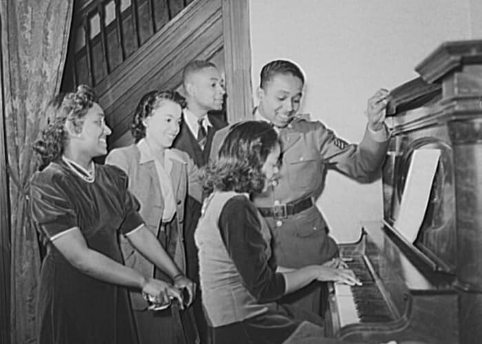 Sgt Williams singing with his sister Sarah, his brother Thomas and his best girl Ellen Harden while his sister Annetta plays the piano