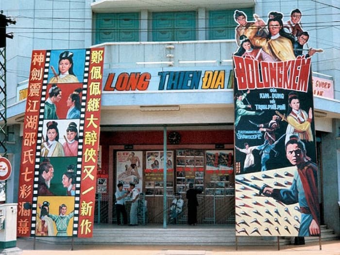 Shaw Brothers movies were shown throughout South East Asia. This is a picture of a screening in Saigon.