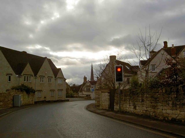 Waiting to enter Painswick - geograph.org.uk - 1076321" by Steve F. Licensed under CC BY-SA 2.0 via Wikimedia Commons