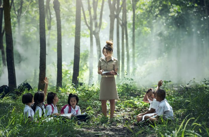 Do you think you have the flexibility to adapt to any teaching environment? Consider becoming a substitute teacher!