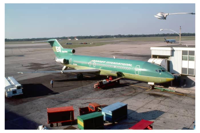 "Let Braniff get you there with flying colors." Braniff International 727