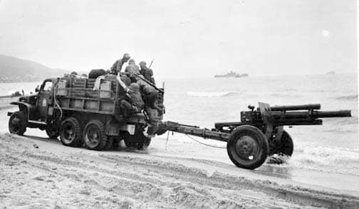 105mm crew arriving in North Africa during Operation Torch, November 1942. Note the tire difference with later versions of the gun. Those are solid rubber tires. Within a year all 105mm M2s had pneumatic like the ones below.