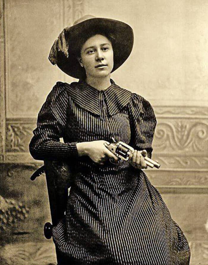 The girl in the photograph is not in fact Rose Dunn but a prisoner who posed to tell a story about her.
