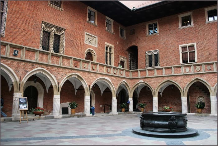 Courtyard of the Collegium Maius (Latin for “Great College”) dating back to the 14th century at the Jagiellonian University in the historic part of Cracow, Poland.