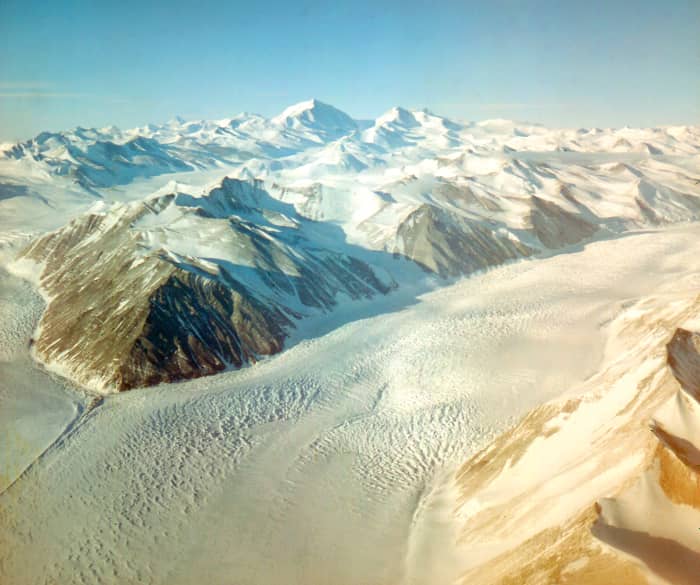 The Ernest Shackleton and Robert Scott expeditions walked onto the Polar Plateau on the Beardmore Glacier.
