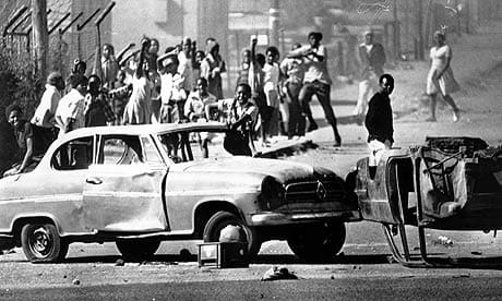 The residents of Soweto using cars damaged during the fighting to create roadblocks against the police
