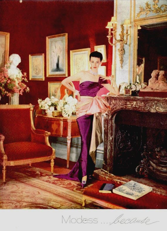 Modess was advertised as the pad of the upper class in the 1940s, 50s and 60s. The company used this high fashion theme for its ad campaigns well into the 50s and 60s.