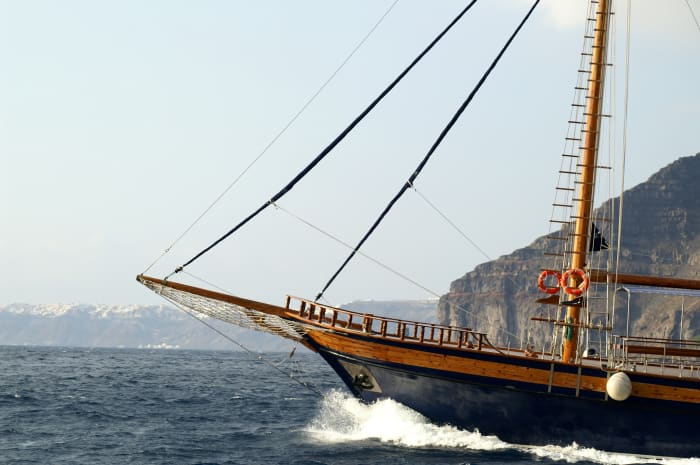 Coleridge's most famous poem, "Rime of the Ancient Mariner," tells of an ill-fated ship's crew.