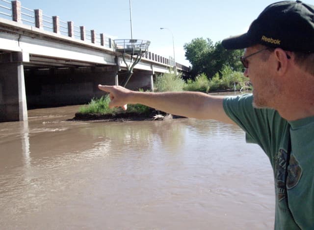 Explaining Albuquerque's recreation trails along the Rio Grande River.