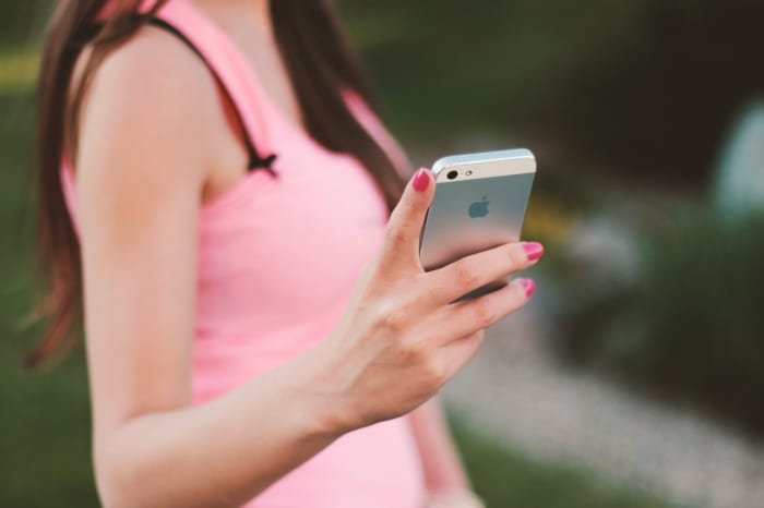 Although many of us are getting used to writing on iPhones, smartphones and tablets, using a bigger screen allows you to see your sentences more easily