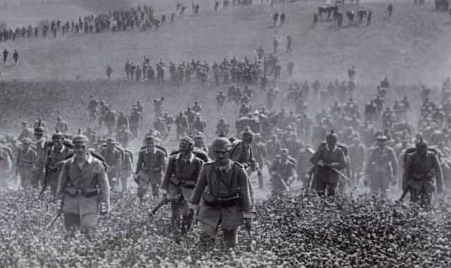 WW1: German soldiers of the First Army sweeping through Belgium in August 1914. They would march 300 miles through Belgium and into France.