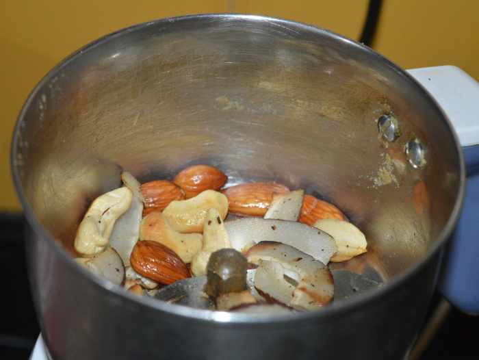 Add it to a mixer jar and pulse once or twice. Add it to the bowl.