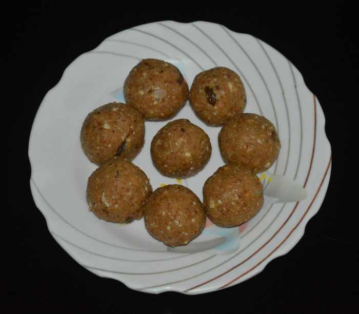 Wheat Flour and Dry Fruits Laddu