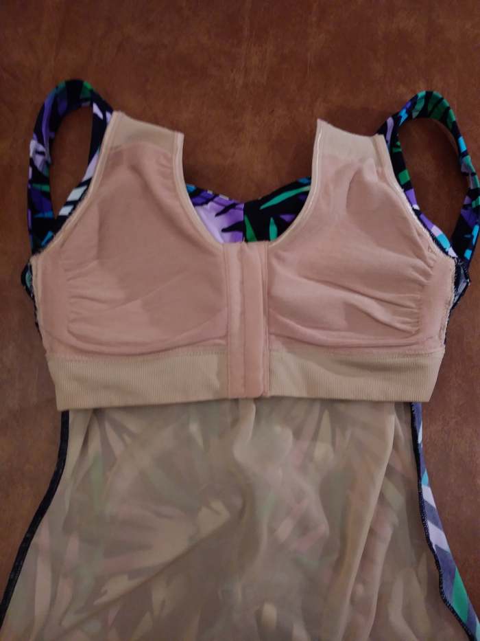 Match us the side seams of the comfort bra and the swimsuit.