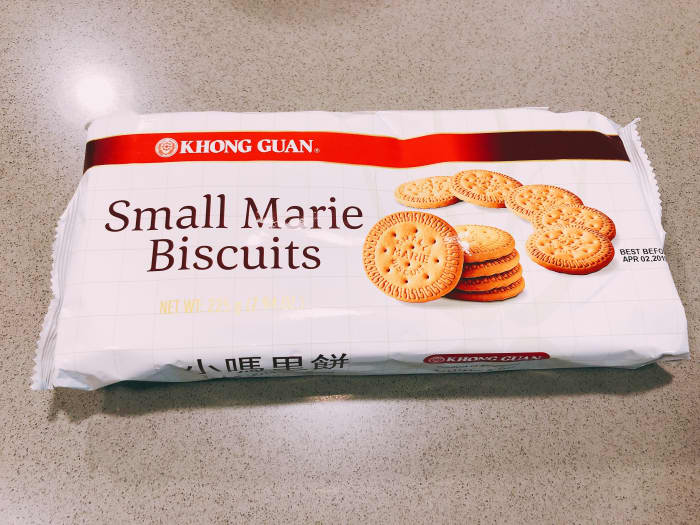 I used the small size of Marie biscuits for kek batik. If you can't find this type of biscuit you can use Graham crackers too.