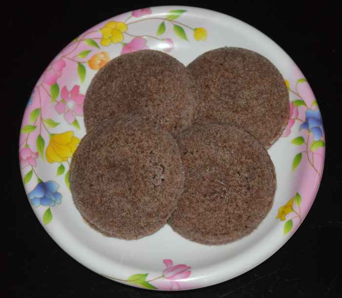 Ragi idlis (finger millet idlis)