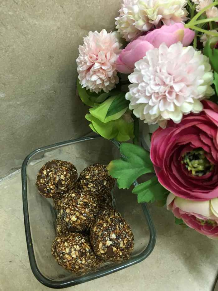 Easy Choco-Date Energy Bites