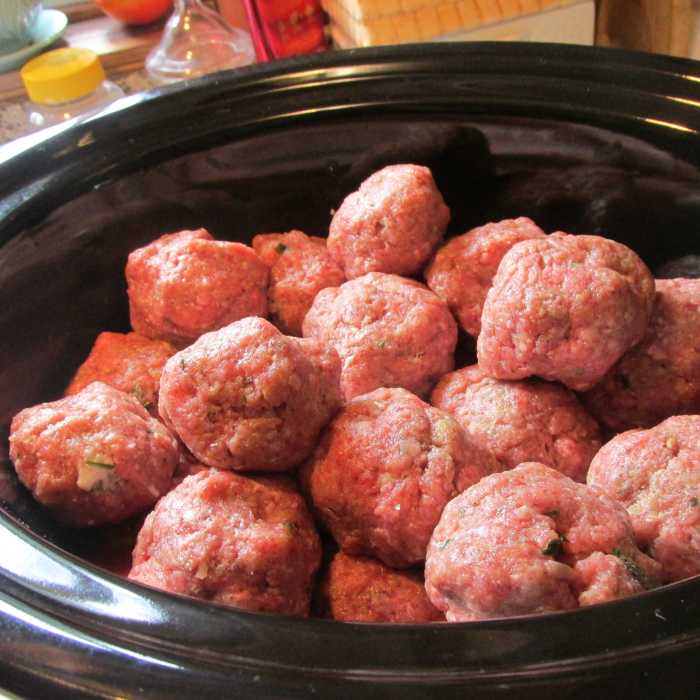 Recipe Slow Cooker CheeseStuffed Meatballs Delishably