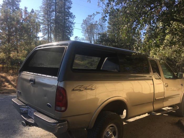 Here you can see the differences between the 'newer' F150 and Superduty trucks, how much taller and wider the F250/F350 beds are.