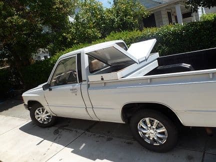 This is a 1985 Toyota with the imported or "Japanese"-style bed. Notice how the rails roll to the outside. Earlier years of this truck only used Japanese beds, but for this year, both Japanese and non-Japanese styles exist.