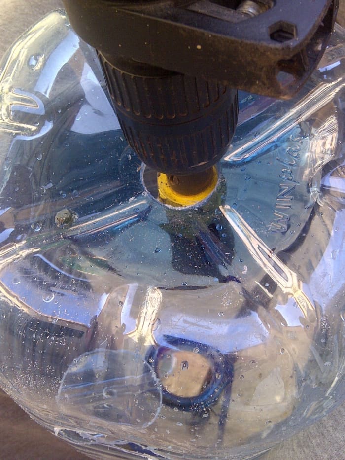 Small hole to connect the 2 L bottle to the 10 L bottle. Drill a smaller hole with the hole cutter for the 2 L bottle in the top.