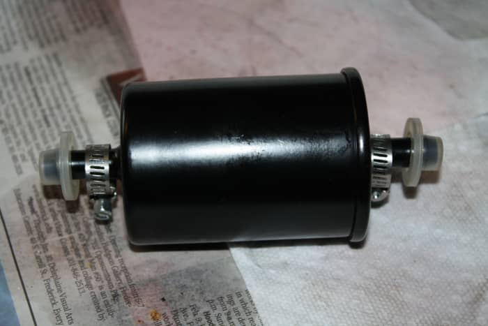 This filter came with two SS screw clamps, but they were about 1mm too small. One end of the filter should be marked IN (or OUT), or the filter may have an arrow indicating flow direction.