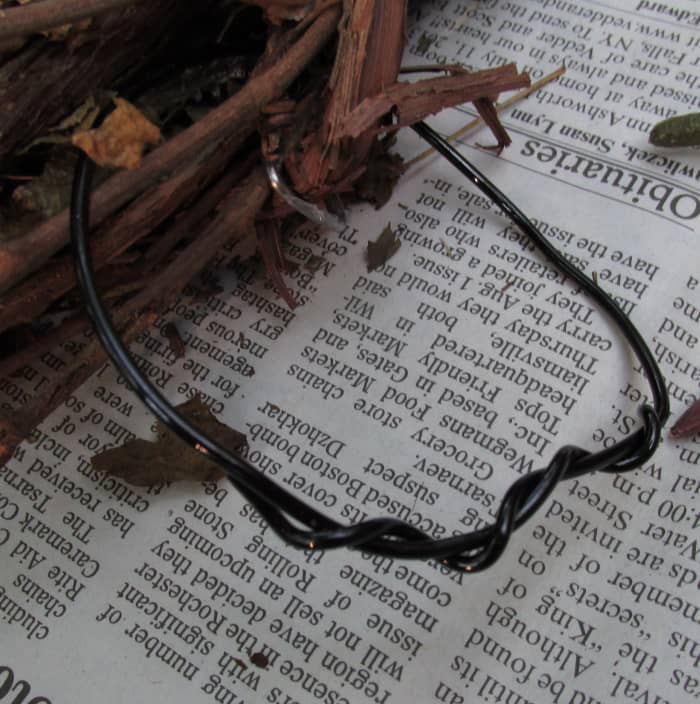 I used my fingers to twist the ends of this loop around each other. You may wish to use a pair of needle nose pliers instead.