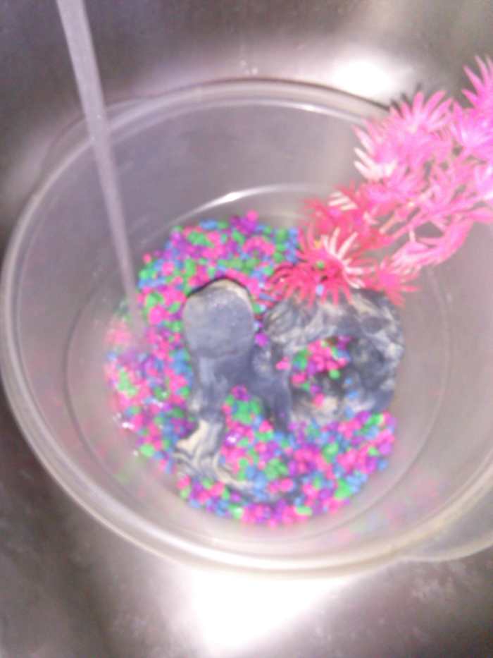 Put the accessories and pebbles together.