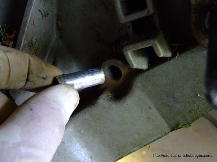 Also remove the collar under the bolt that holds the deck cover, on the Honda Harmony 215