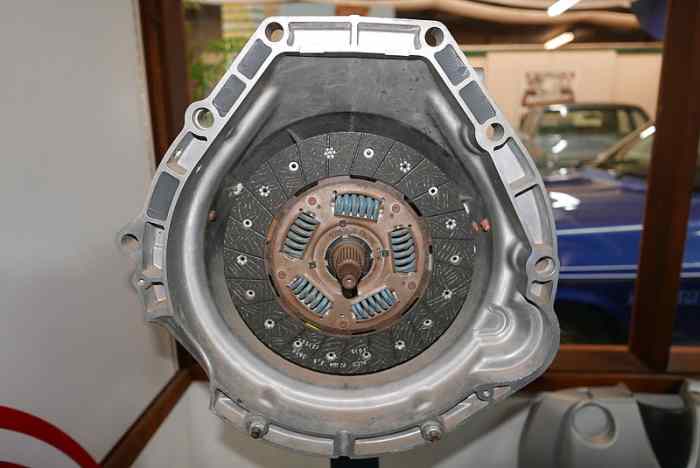 Noises from the clutch assembly noises may be confused with noises from the transmission.