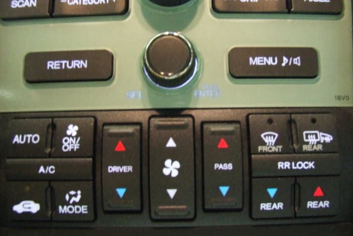 Dual climate control on a 2011 Honda Pilot. The rear controls are the blue and red arrows at right under “RR lock.” Fan speed is controlled from the rear controller.