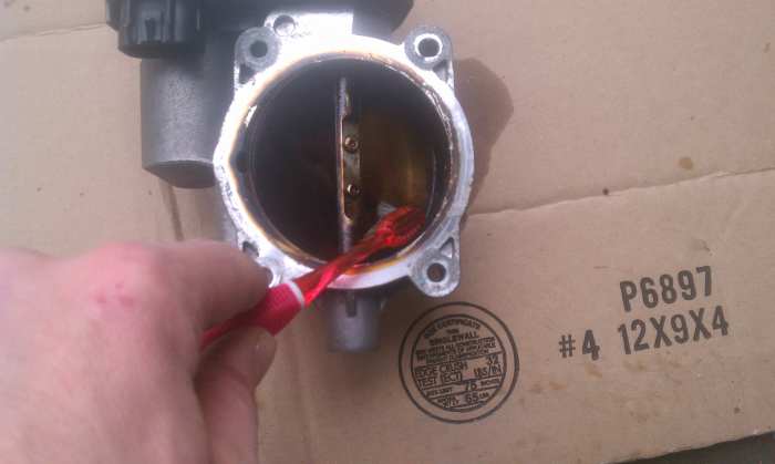 You can scrub and spray at the same time, I just had to hold the camera with one hand.