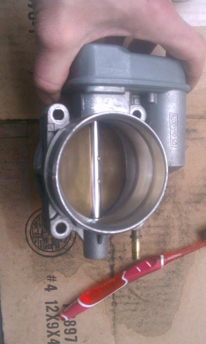 The throttle body from the Chevy all nice and clean.