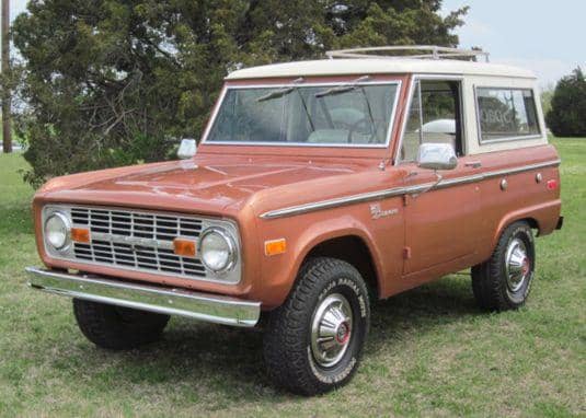 The first generation Ford Broncos were much like the old Scouts in size, but much more popular. It's not that common now to see old ones such as this with 'uncut' fenders.