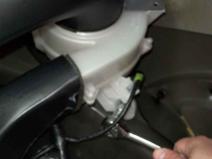 How to Clean the BatteryCooling Fan in a 20042009 Toyota Prius