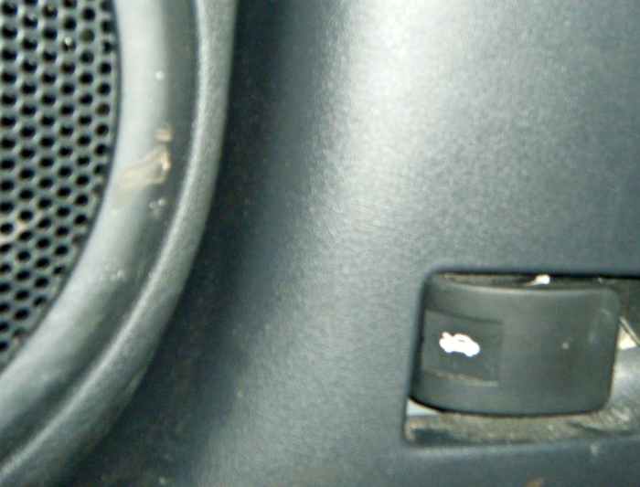 How to Replace a Headlight on a Jeep Patriot AxleAddict