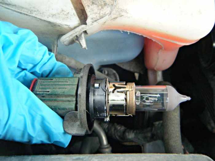 How to Replace a Headlight on a Jeep Patriot AxleAddict