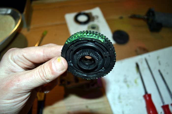 Old transfer case actuator gear unworn side. This is straight out of the motor, bright green lubricant appears to have never been used/worn by the worm gear.