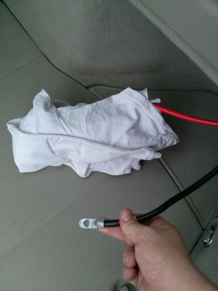 Keep the positive power cable from making contact with the negative power cable or any metal contacts within the vehicle to avoid shorting the battery.