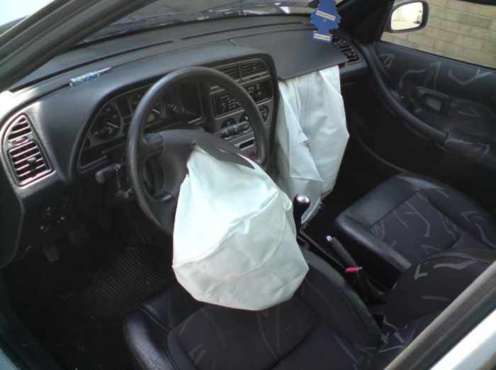 Airbag Safety How to Avoid SRS Airbag Deployment Injuries AxleAddict