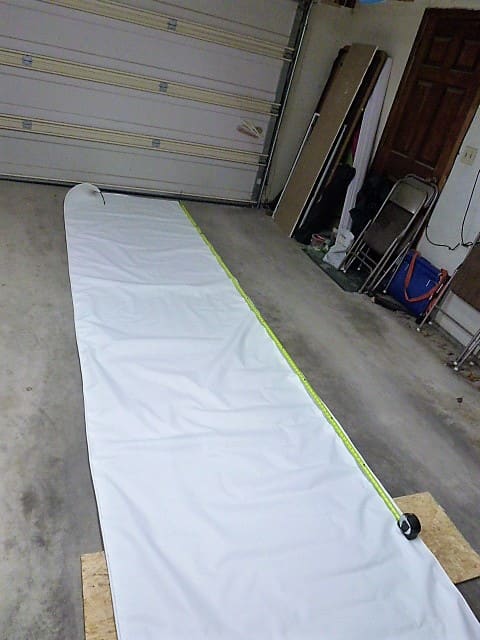 Measuring the awning. When the mark was made two people were available to stretch the awning straight and smooth. Both sides were measured and marked.