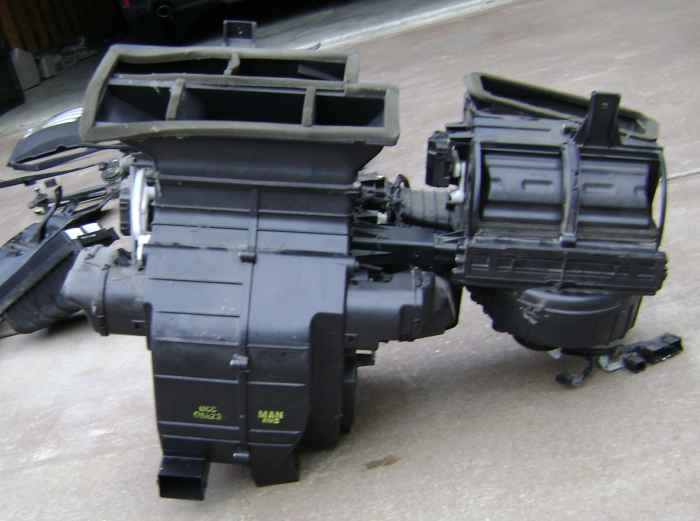 How to Replace the AC Evaporator on a 2007 Kia Sportage AxleAddict