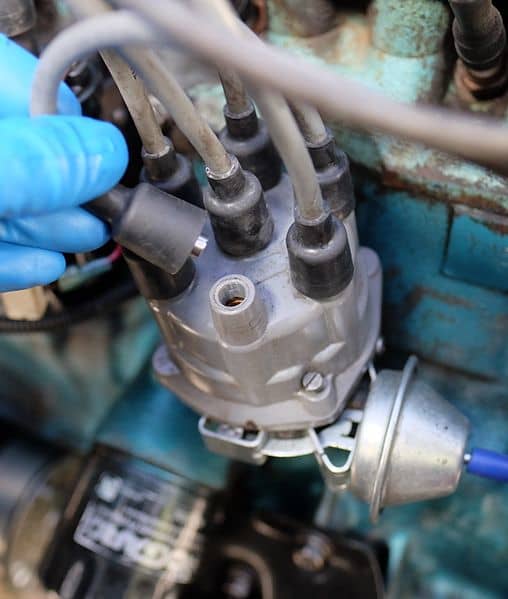 When disconnecting the ignition cable from the distributort, ground it to the engine with a jumper wire.
